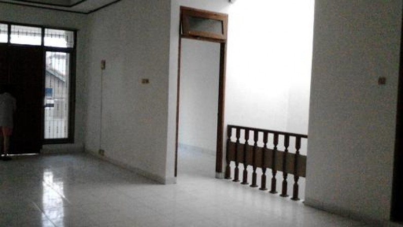 Disewakan rumah di Pluit Permai, lokasi dekat Mall