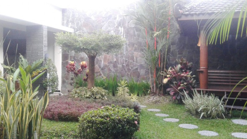 RUMAH MEWAH + FURNITURE, DI PERUMAHAN GREEN HILL.