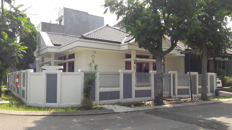 Rumah  di lingkungan Elit Singgasana Pradana