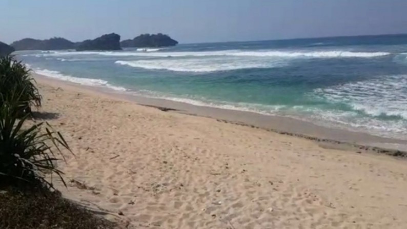 TANAH DENGAN VIEW PANTAI WATUKARUNG PACITAN, COCOK UNTUK VILLA