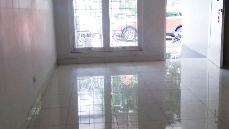 Rumah Nyaman dan Siap Huni di kawasan Cluster Emerald, Bintaro