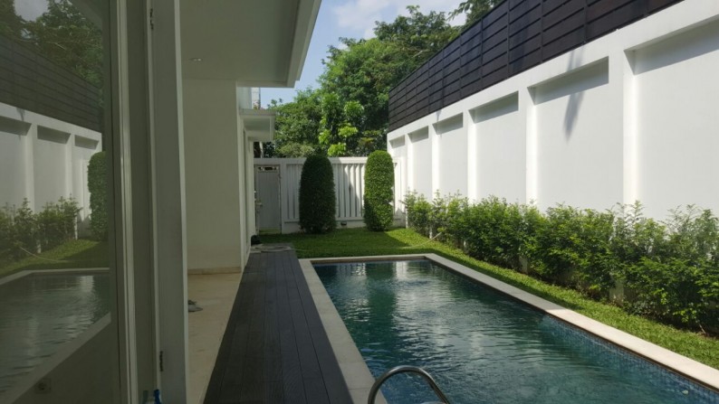 Rumah Asri,ada kolam renang  n ruangan rapih  di Bintaro Jaya Sektor 1