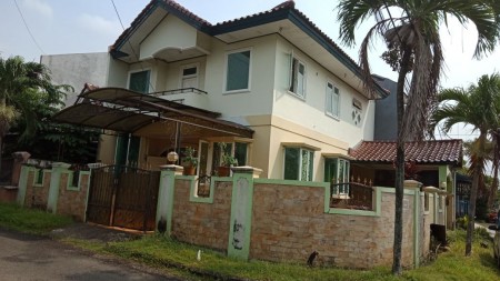 Rumah hoek Regency Melati Mas