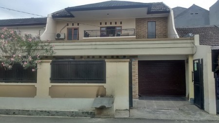 Dijual Rumah Induk Strategis + 2 Rumah Kontrakan di Kebon Jeruk - Jakarta Barat