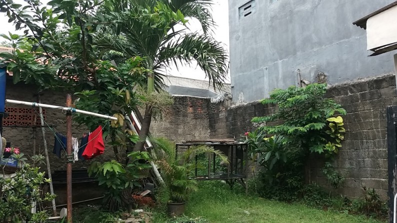 Dijual Rumah Induk Strategis + 2 Rumah Kontrakan di Kebon Jeruk - Jakarta Barat