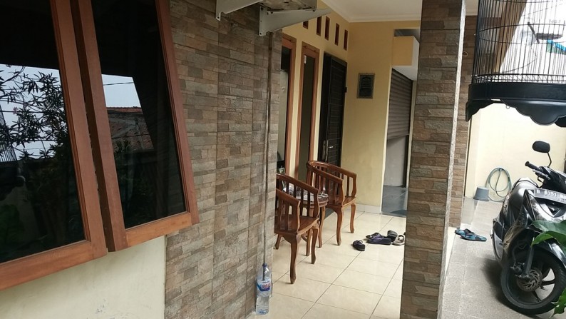 Dijual Rumah Induk Strategis + 2 Rumah Kontrakan di Kebon Jeruk - Jakarta Barat