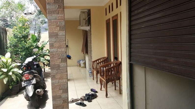 Dijual Rumah Induk Strategis + 2 Rumah Kontrakan di Kebon Jeruk - Jakarta Barat