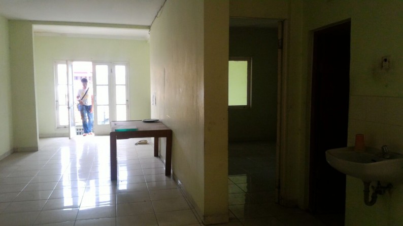 Dijual Rumah Induk Strategis + 2 Rumah Kontrakan di Kebon Jeruk - Jakarta Barat