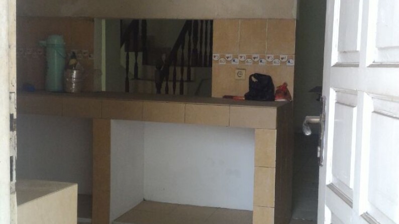 Dijual Rumah Induk Strategis + 2 Rumah Kontrakan di Kebon Jeruk - Jakarta Barat