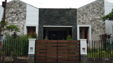 Rumah Terawar Di Blok G Cinere - Depok