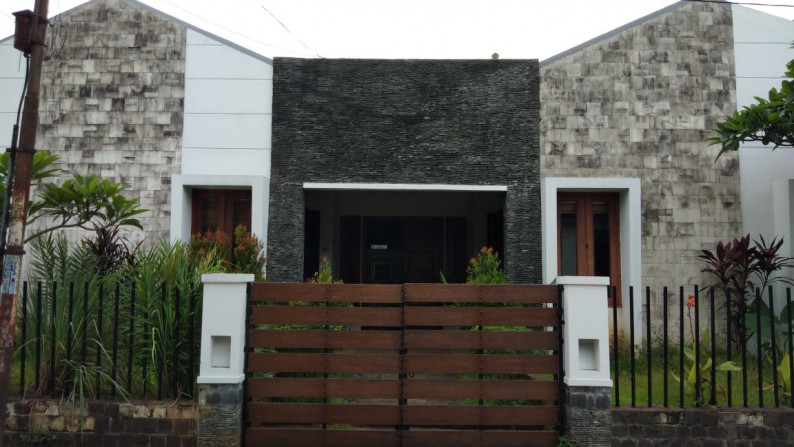 Rumah Terawar Di Blok G Cinere - Depok