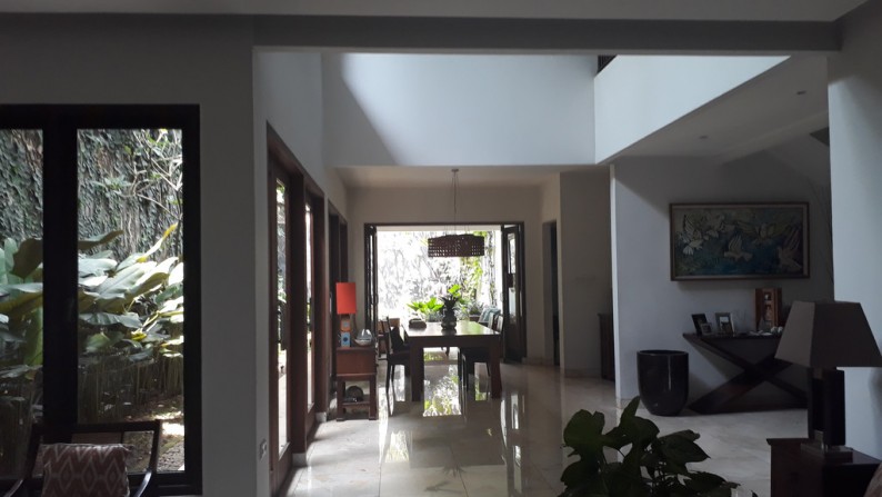 Dijual rumah Asri dan Modern siap huni di Ragunan, dekat Kebun Binatang (Arah TB Simatupang)