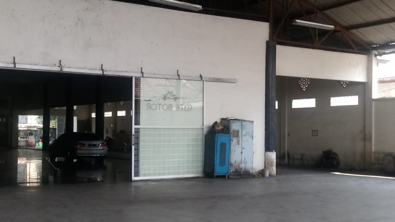 Dijual gandeng ex Show Room mobil, akses ke pintu tol Ancol