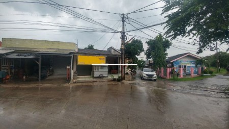 Rumah hoek strategis di jalan raya Bumi Dirgantara Permai Jatiasih, Bekasi
