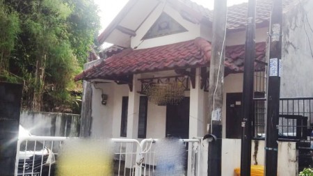 Rumah dengan Lokasi Strategis di Villa Bintaro Regency