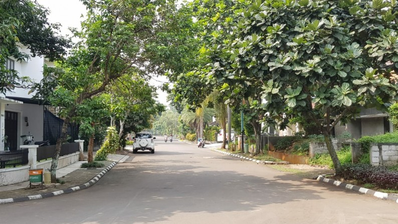 Rumah Bagus Siap Huni, Asri dan nyaman, posisi Hook,  dikawasan Puri Bintaro