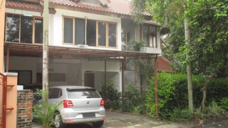 Dijual rumah di Villa Melati Mas, Strategis, Tengah Kota, Murah, Siap huni