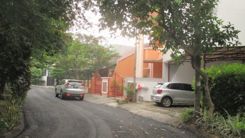 Dijual rumah di Villa Melati Mas, Strategis, Tengah Kota, Murah, Siap huni