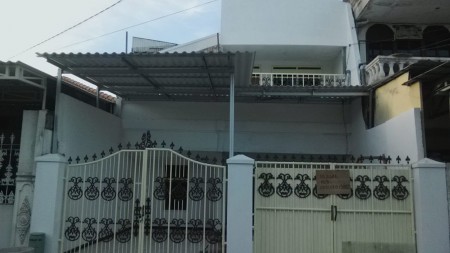 Dijual rumah dekat sekolah dan pusat belanja, siap huni di Bratang Binangun, Surabaya