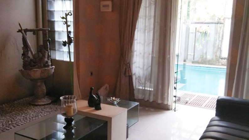 Rumah Villa Menara Kelapa Gading, Kolam Renang, Furnish, Luas 235m2