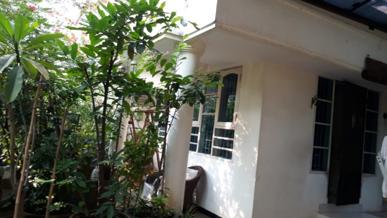 Dijual Rumah Bagus Layak Huni di Green Garden