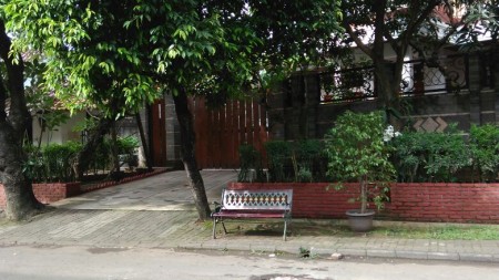 Rumah Bagus sekali,halaman belakang di Bintaro Jaya 5