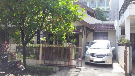 Rumah siap huni,bagus,di Bintaro Jaya Sektor 4, dekat sekolah Al Azhar, sekolah Ricci, sekolah Pembangunan Jaya, mal Bintaro Plaza, mal Bintaro Plaza