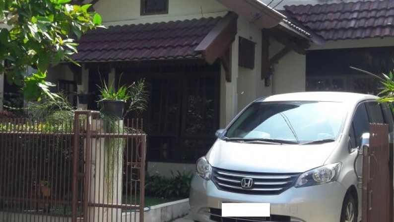 Rumah siap huni,bagus,di Bintaro Jaya Sektor 4, dekat sekolah Al Azhar, sekolah Ricci, sekolah Pembangunan Jaya, mal Bintaro Plaza, mal Bintaro Plaza