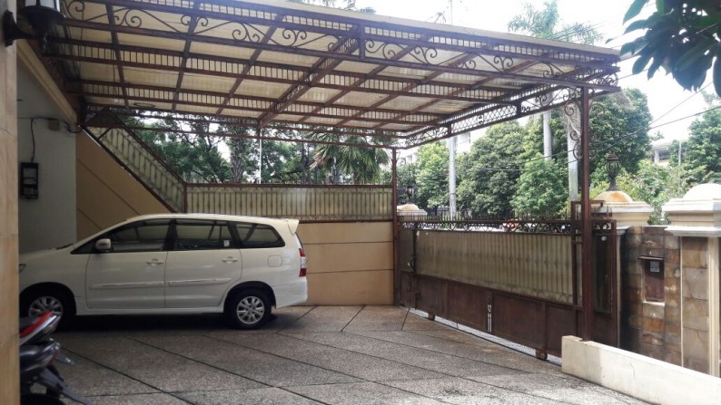 Rumah siap huni ,asri di Pondok Indah