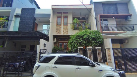 Rumah asri 2 lantai dii Kelapa Nias Kelapa Gading