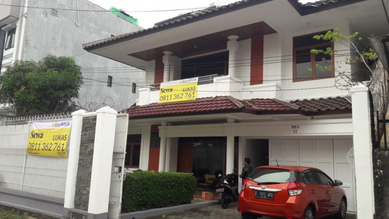 Rumah 2 Lantai dekat Universitas Maranatha , Semi Furnished