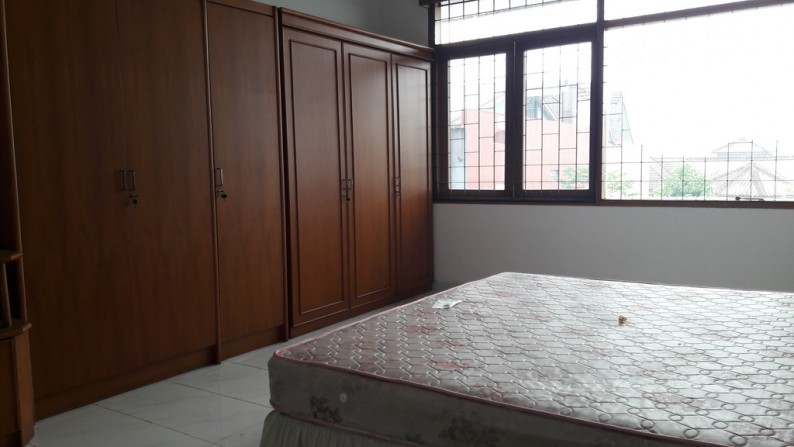 Rumah 2 Lantai dekat Universitas Maranatha , Semi Furnished