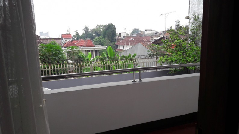 Rumah 2 Lantai dekat Universitas Maranatha , Semi Furnished