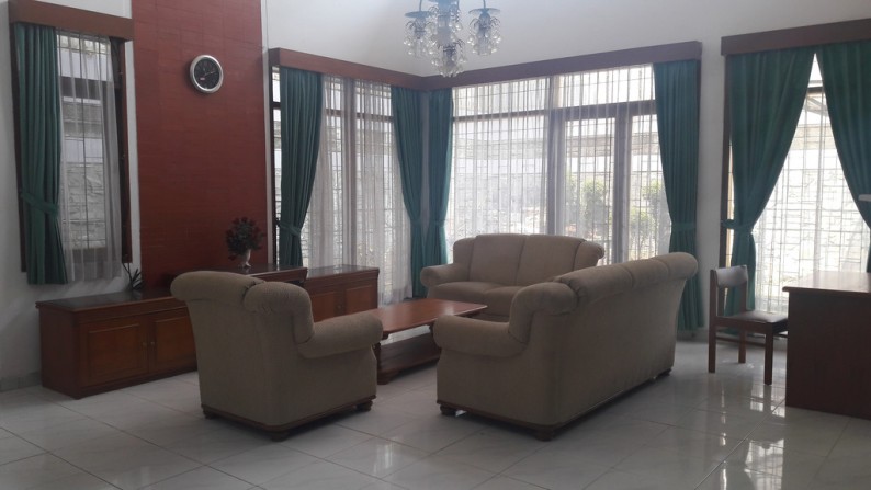 Rumah 2 Lantai dekat Universitas Maranatha , Semi Furnished