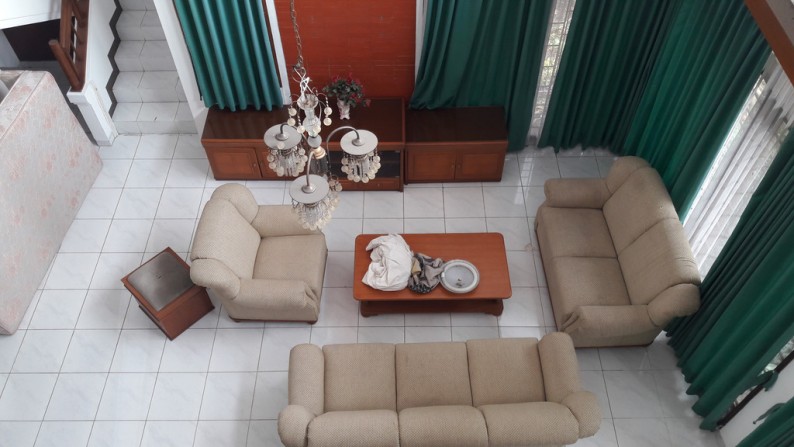 Rumah 2 Lantai dekat Universitas Maranatha , Semi Furnished