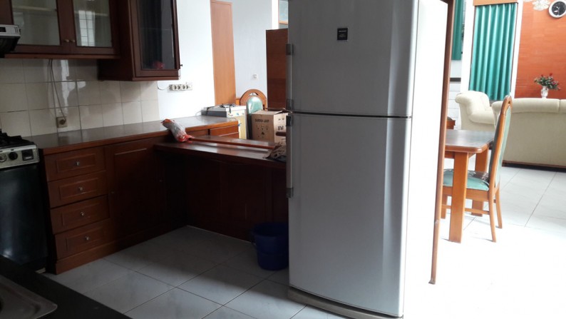 Rumah 2 Lantai dekat Universitas Maranatha , Semi Furnished