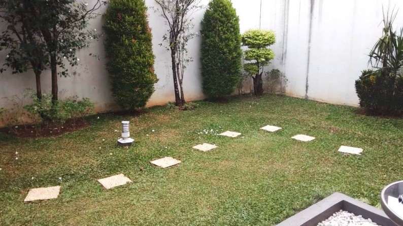 Dijual Rumah Asri Mewah Gaya Minimalis di West Esplanade Boulevard, Grand wisata