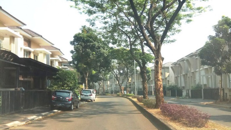 Dijual Rumah Asri Mewah Gaya Minimalis di West Esplanade Boulevard, Grand wisata