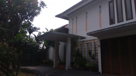 Rumah compund lingkungan nyaman @Kemang Selatan VIII