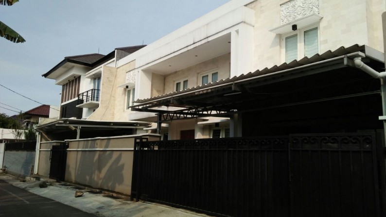 Dijual Rumah Jl Kesehatan III , Bintaro Jakarta Selatan