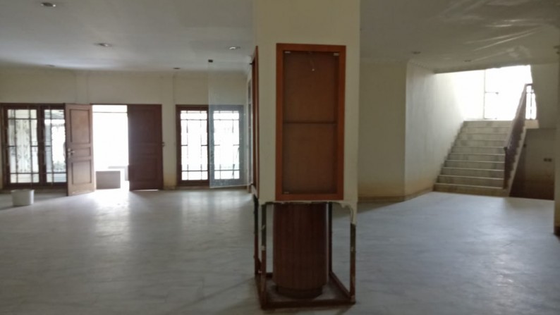 Dijual harga miring rumah di jalan raya boulevard