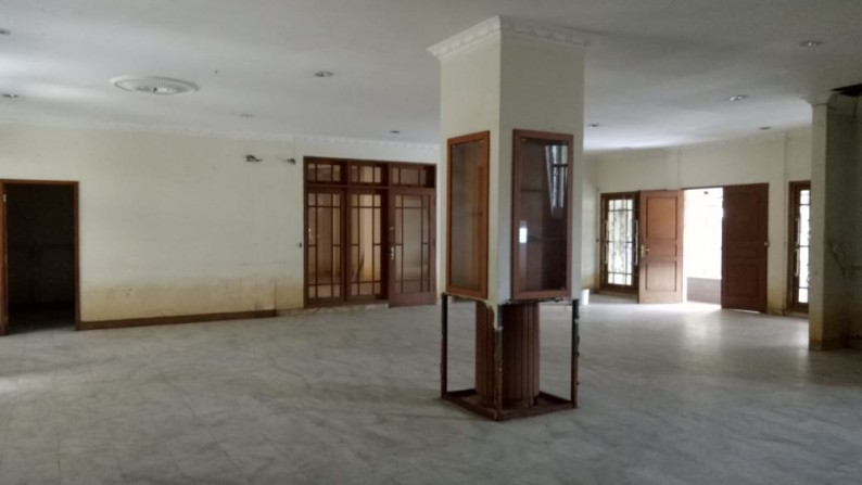 Dijual harga miring rumah di jalan raya boulevard