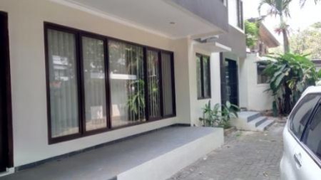 Rumah siap pakai, disewakan di Kebayoran Baru; jakarta Selatan