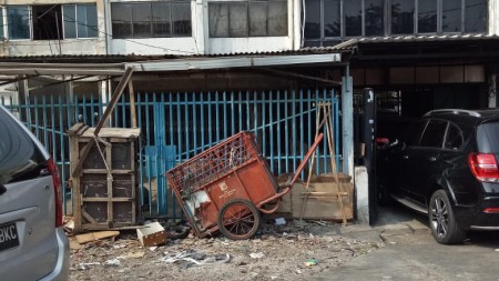 Disewakan Ruko Hadap Jalan Raya di Rasa Sayang, Daan Mogot