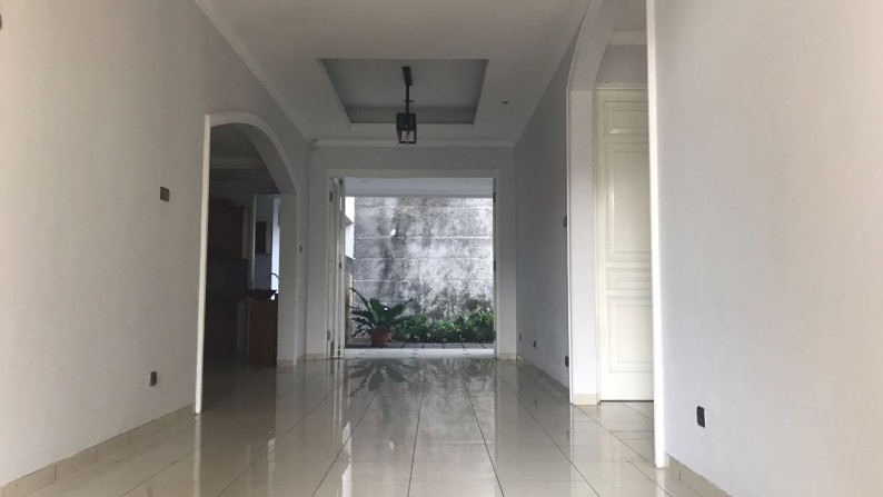 Rumah bagus Di Jl Mampang Prapatan, Jakarta