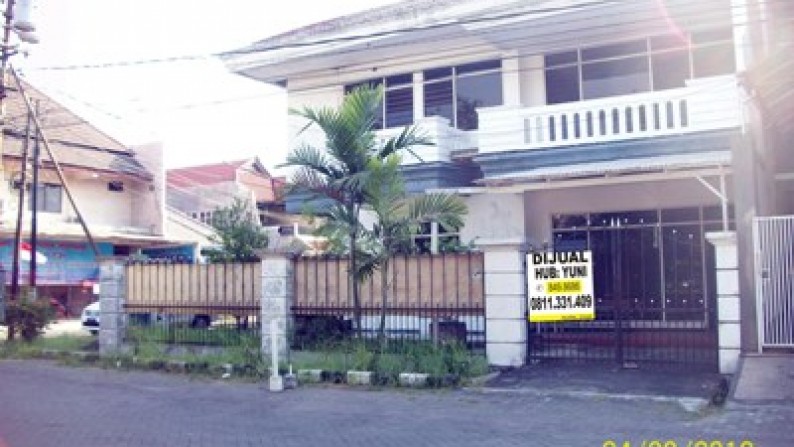 Rumah di Klampis Anom, Bagus, Terawat, Row Jalan depan Lebar + Paving, Hoek, Siap Huni. - YA -