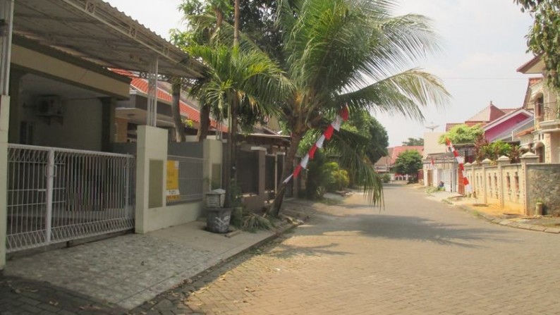 Dijual rumah di Jl. Pahlawan Seribu Villa Serpong BSD City