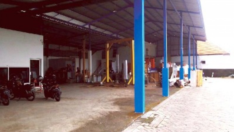 Gudang di Siwalankerto Timur, ada kantor 2 Lantai, ada Mess Karyawan 5 K.Tidur + 2K.Mandi, Siap Pakai