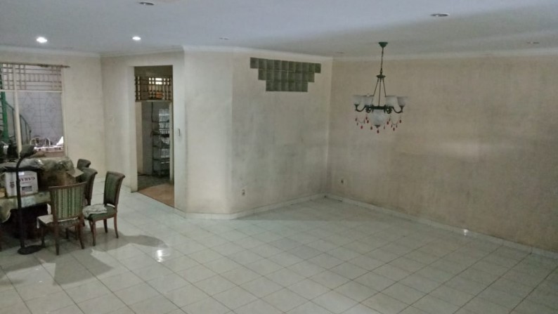 Dijual rumah di Green Garden, bebas banjir