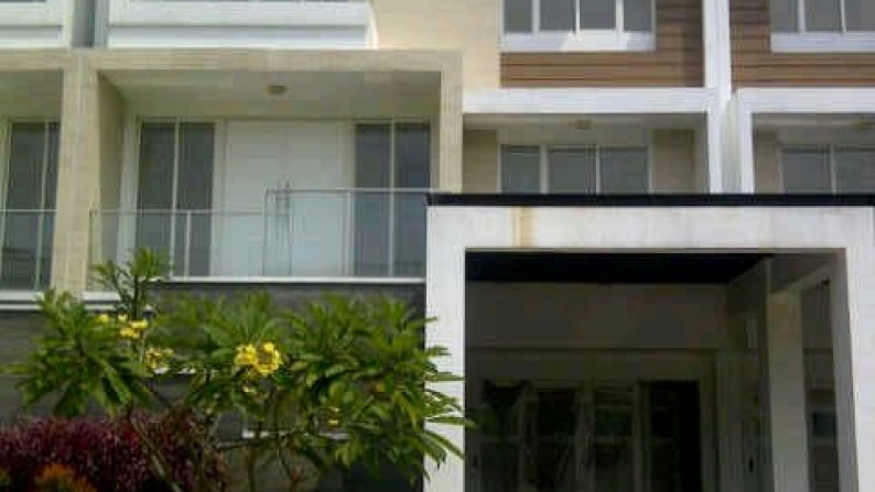 Rumah Golf Residence Type Pinewood, Kemayoran Jakarta Pusat